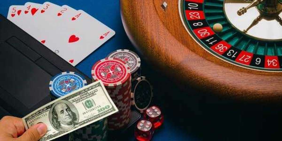 The Duel: Comparing Online Poker and Online Baccarat