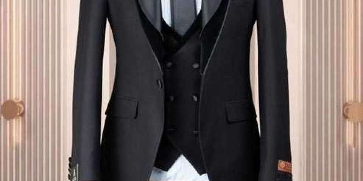 Can You Wear a Short Sleeve Shirt with a Suit? A Formalwear Expert Explains