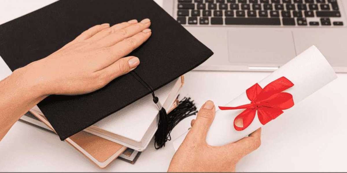 Best Free Online Diploma Courses for Career Growth 2025 | UniAthena