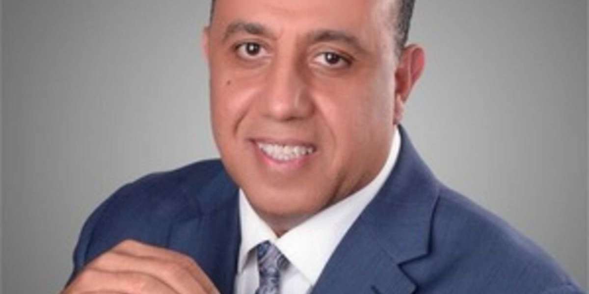 A Distinguished Honor for Dr. Ayman Attia at the Queens Medical Society Annual Gala